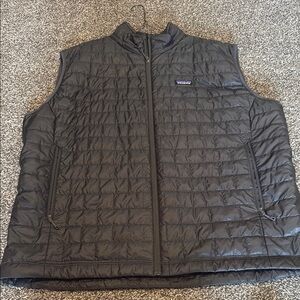 Patagonia men’s puffer vest